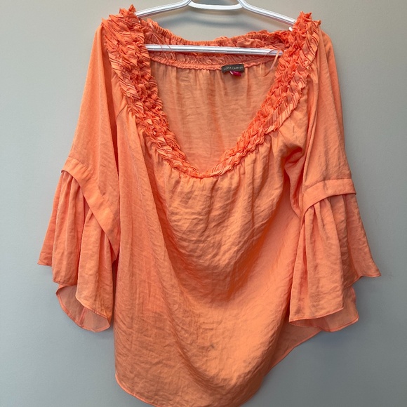 NWT Vince Camuto Bell sleeve off the shoulder top - Picture 2 of 7